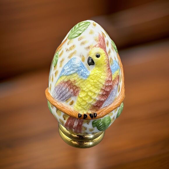 Franklin Mint Treasury of Eggs Majolica Parrot Porcelain Egg 1990 with Stand - Picture 1 of 9